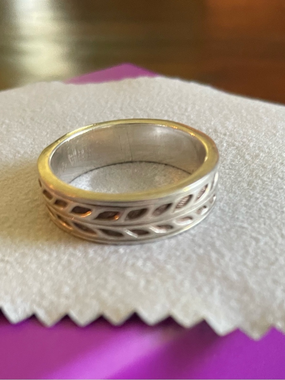 Sterling Silver Leaf-Pattern Spinner Ring in Silver